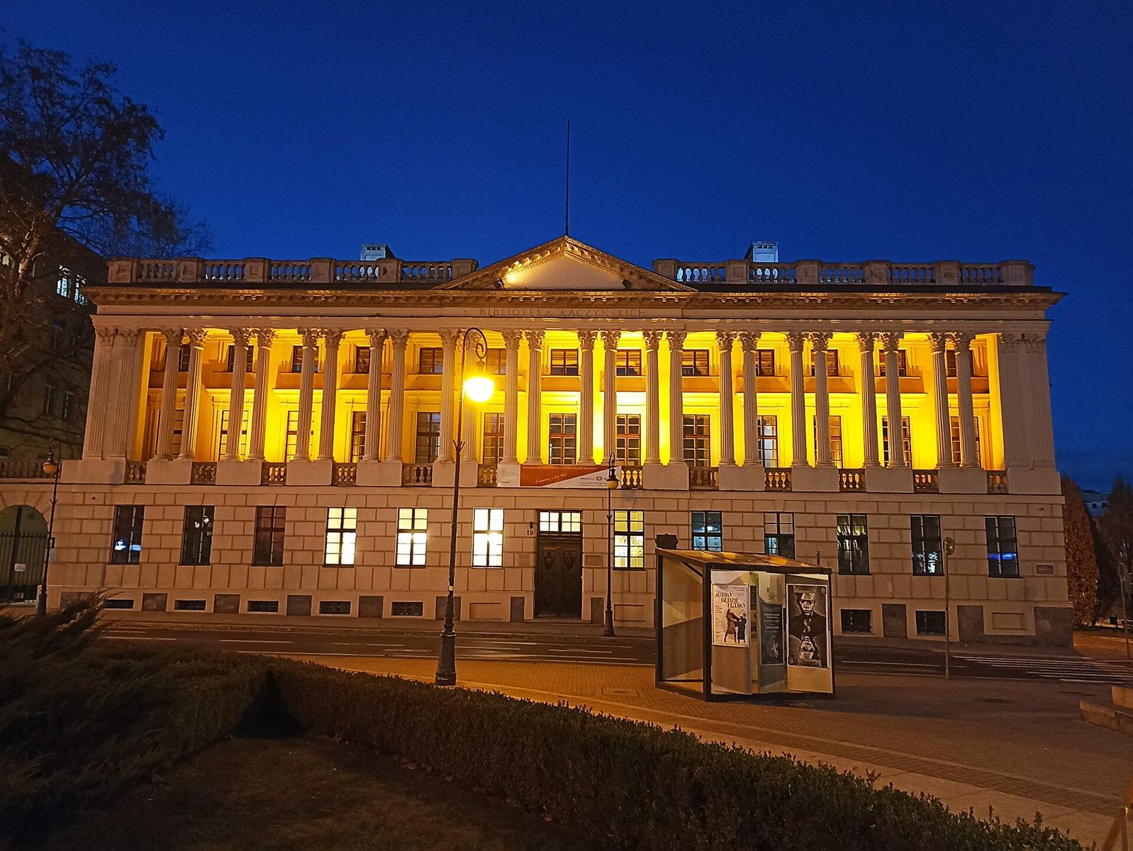 Gmach Biblioteki Raczyńskich na placu Wolności