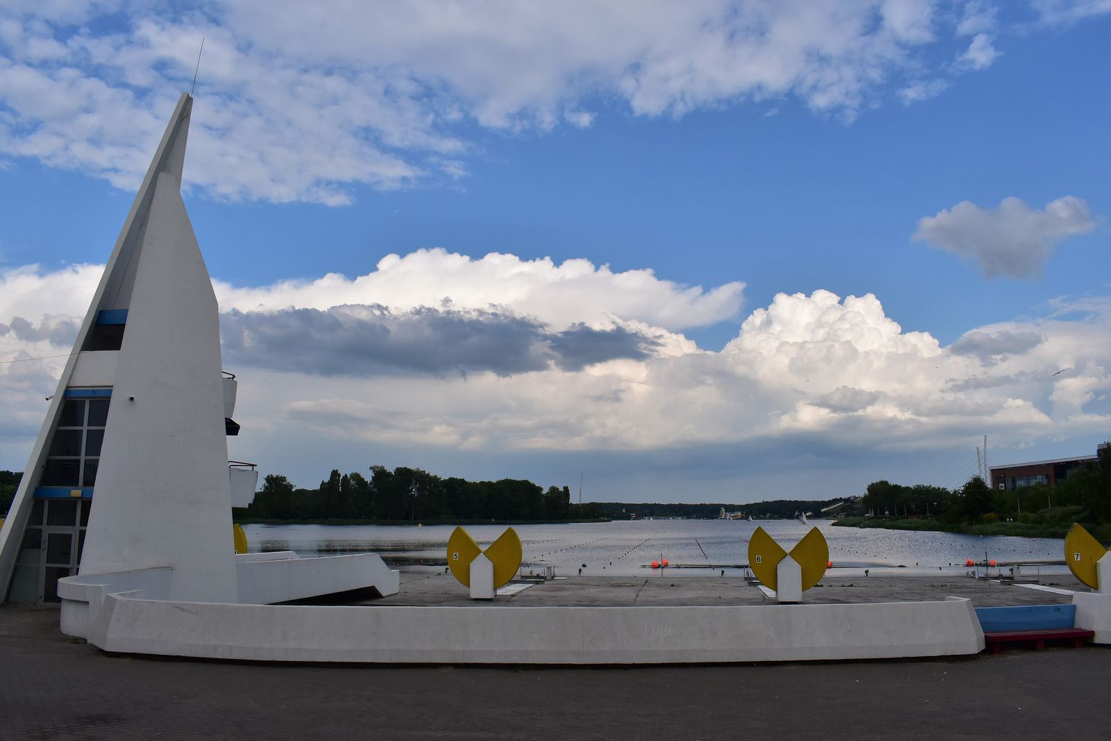 Rzeźba nad Jeziorem Maltańskim