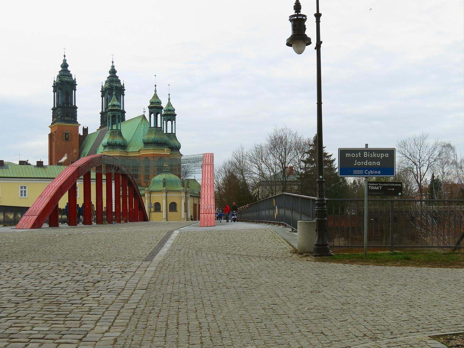 Most Biskupa Jordana z widokiem na Katedrę Poznańską
